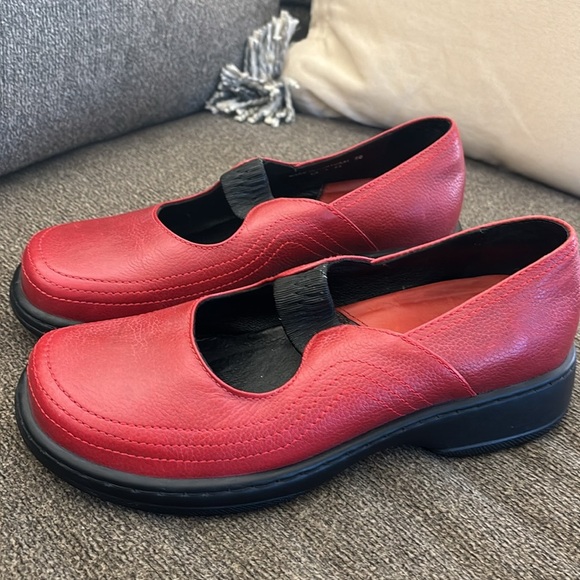 Dansko Elle Red Pebble Leather Mary Jane Slip On Clogs Size 8.5 Portugal - Picture 4 of 15